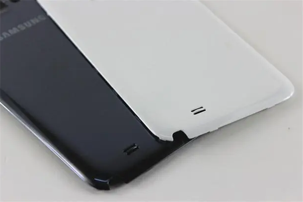 測量手機後蓋的光澤度，選用光澤度儀！