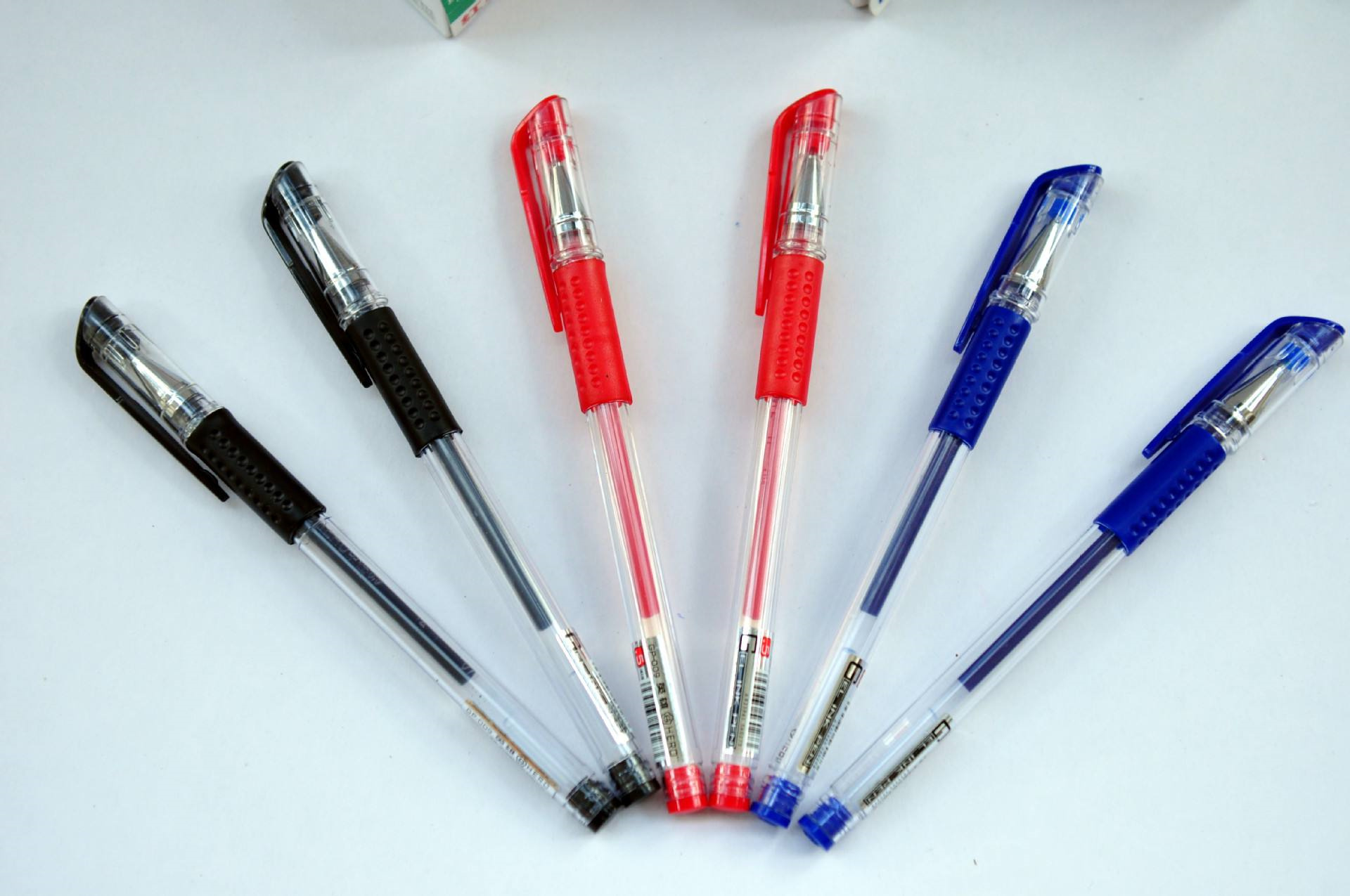 中性筆的對色觀察，選購哪種標準光源箱？