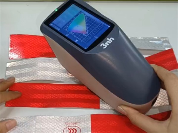 案例：道路交通反光膜的測量&mdash;&mdash;YS4560分光測色儀